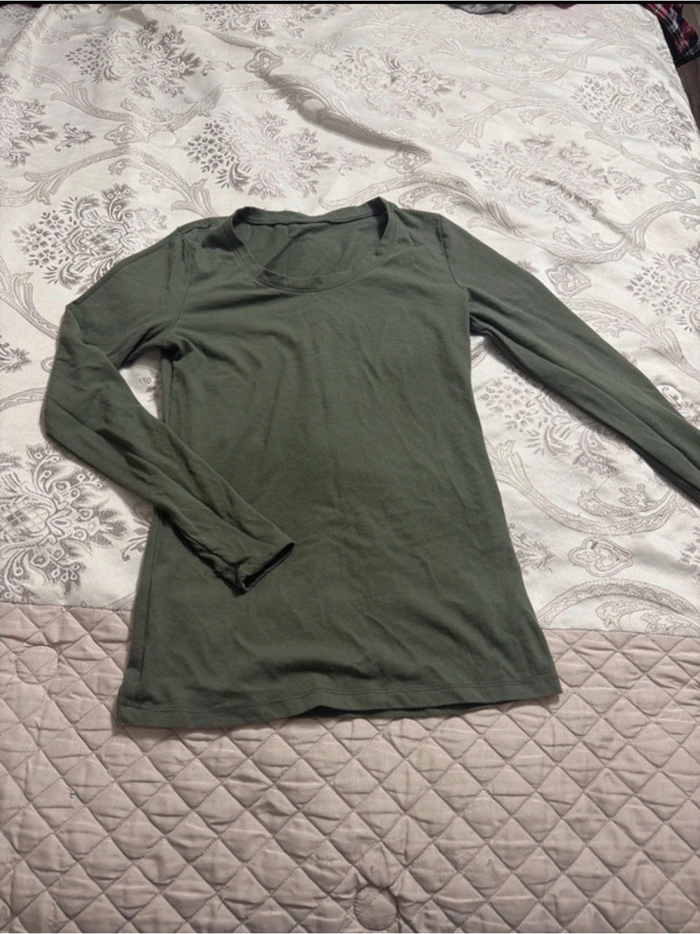 No Boundaries Olive Green Long Sleeve Scoop Neck Top